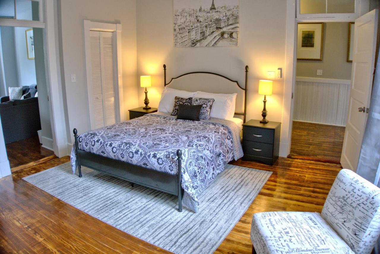 2 Bedroom Newly Renovated Townhome In Historic 薩凡納 外观 照片